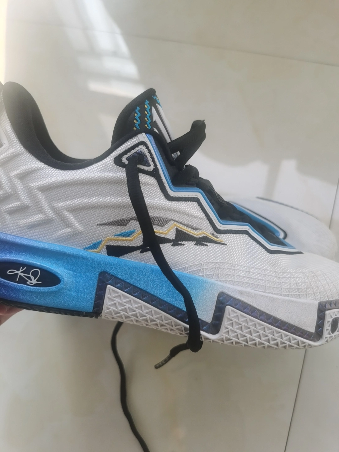 custom review-ANTA KAI 2 Амортизация Устойчивость к истиранию и Эластичные свойства Низкий Топ Баскетбольные кроссовки Мужские Белый Черный Синий