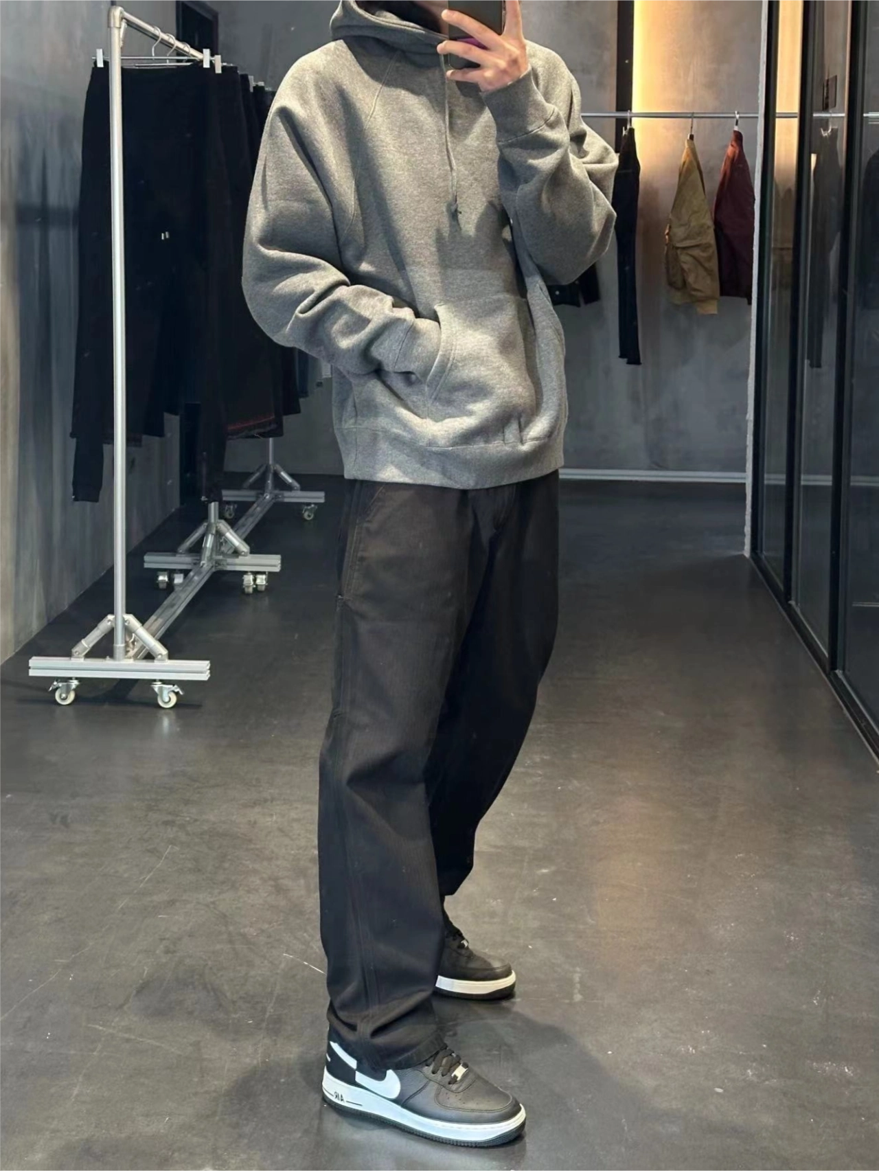 今日穿搭分享:连帽卫衣搭配直筒裤