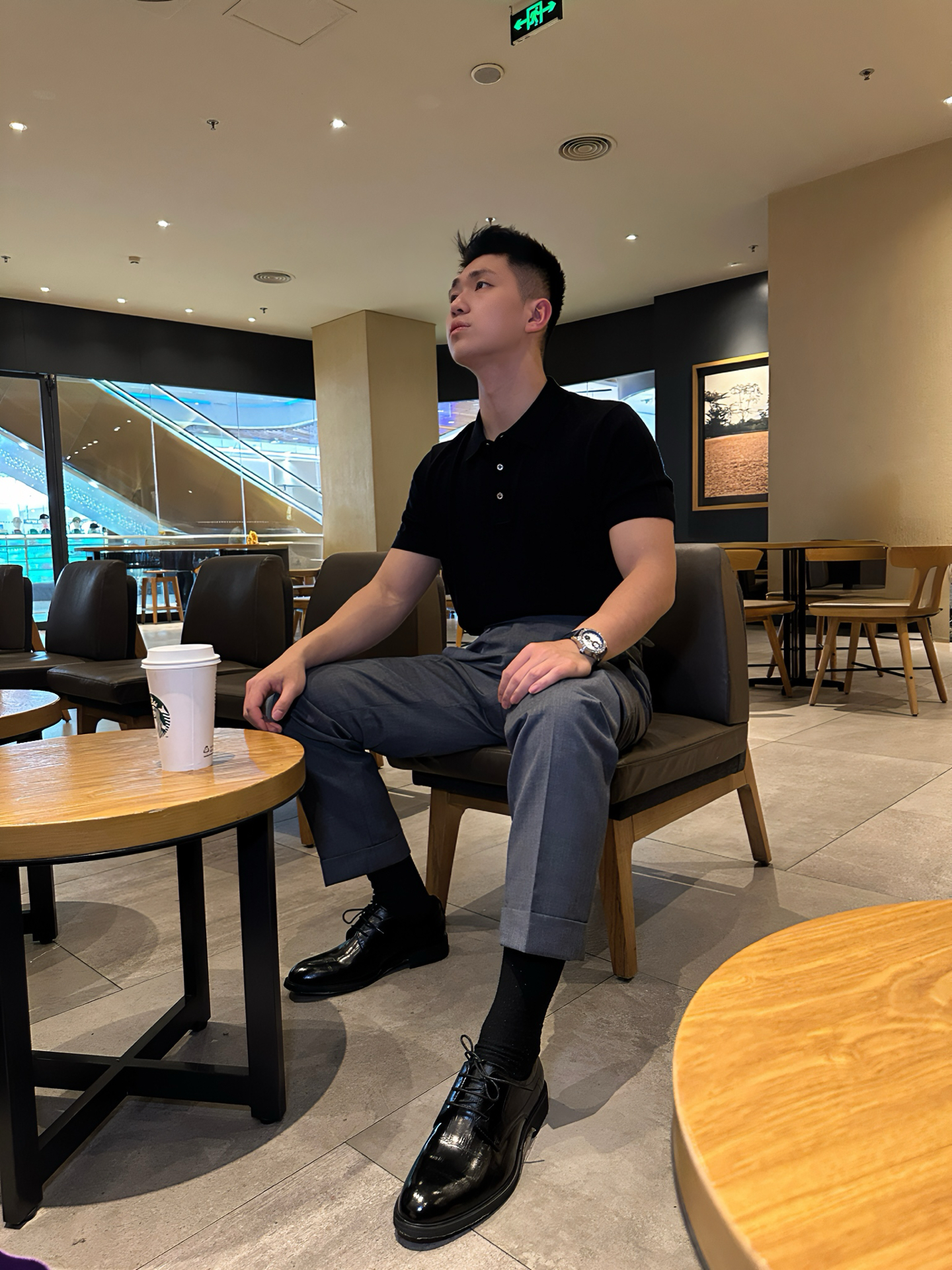 皮鞋黑袜男