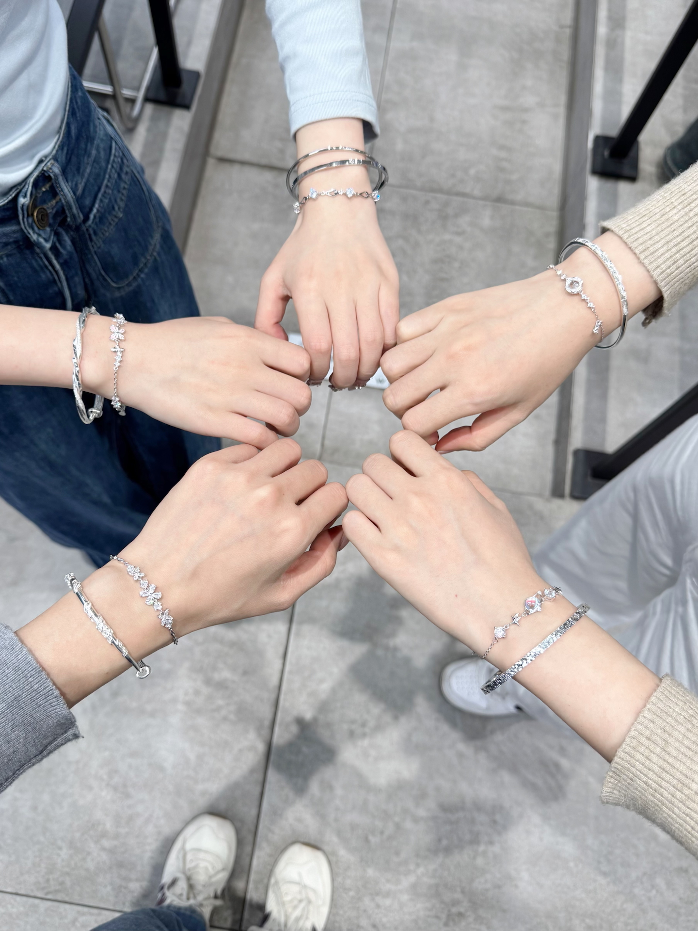 和闺蜜试过啦.手链叠戴真滴好有氛围感!