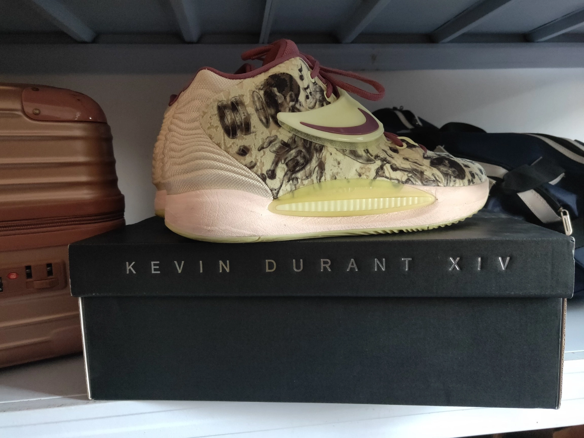 580买的kd14 麻烦各路大神鉴定一下