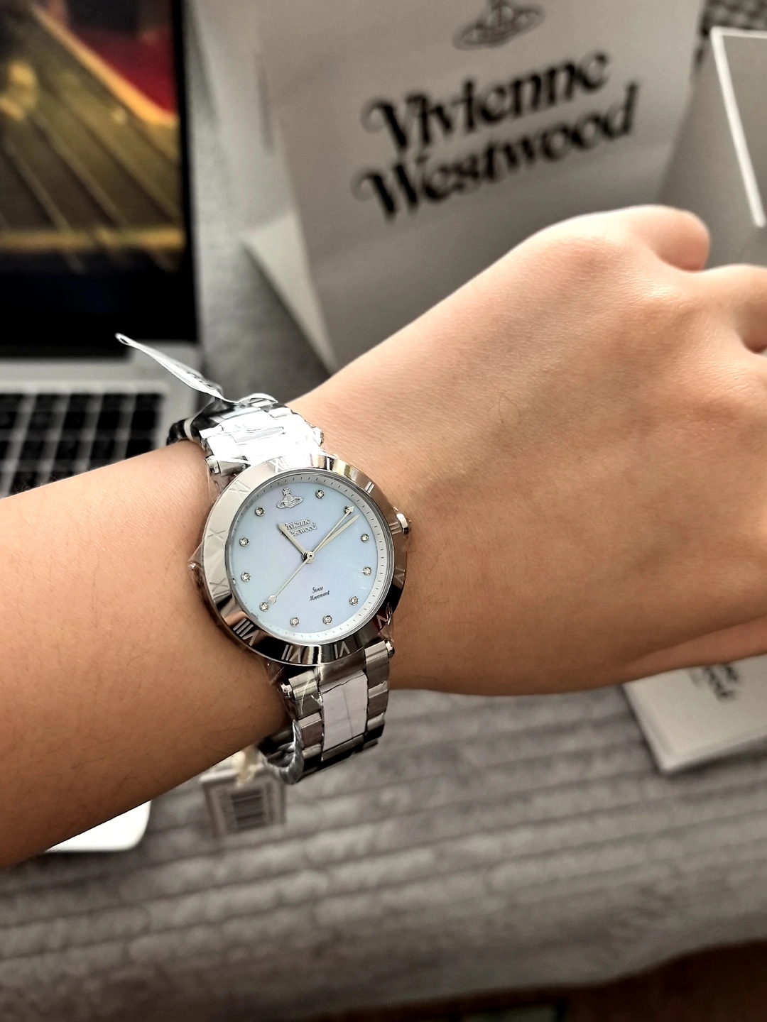 custom review-Vivienne Westwood Простая и элегантная коллекция Наручные часы Кварцевый механизм Ремешок из нержавеющей стали