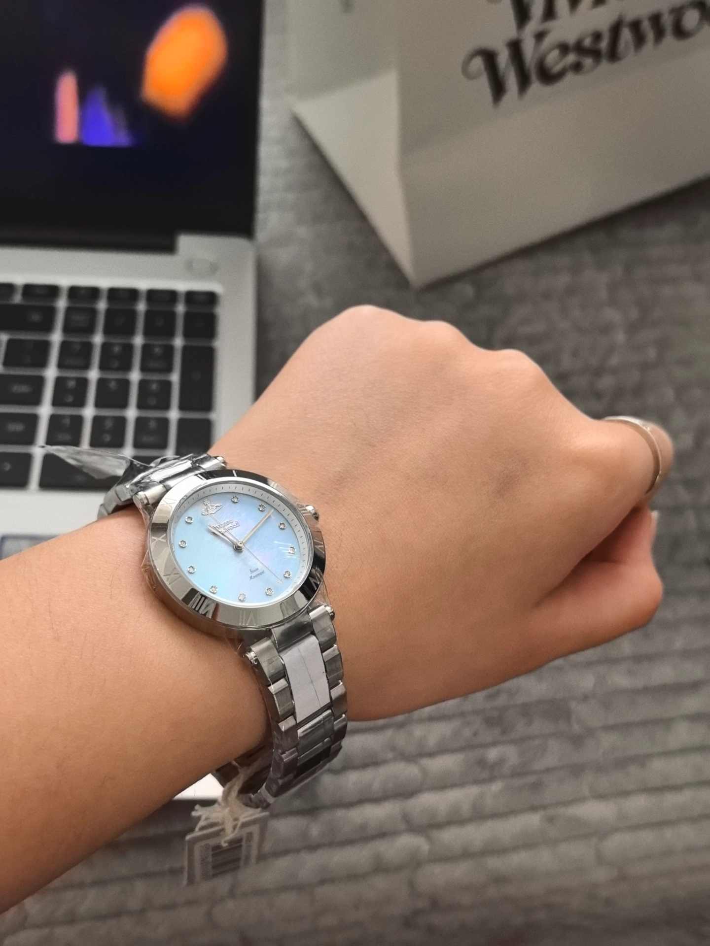 custom review-Vivienne Westwood Простая и элегантная коллекция Наручные часы Кварцевый механизм Ремешок из нержавеющей стали