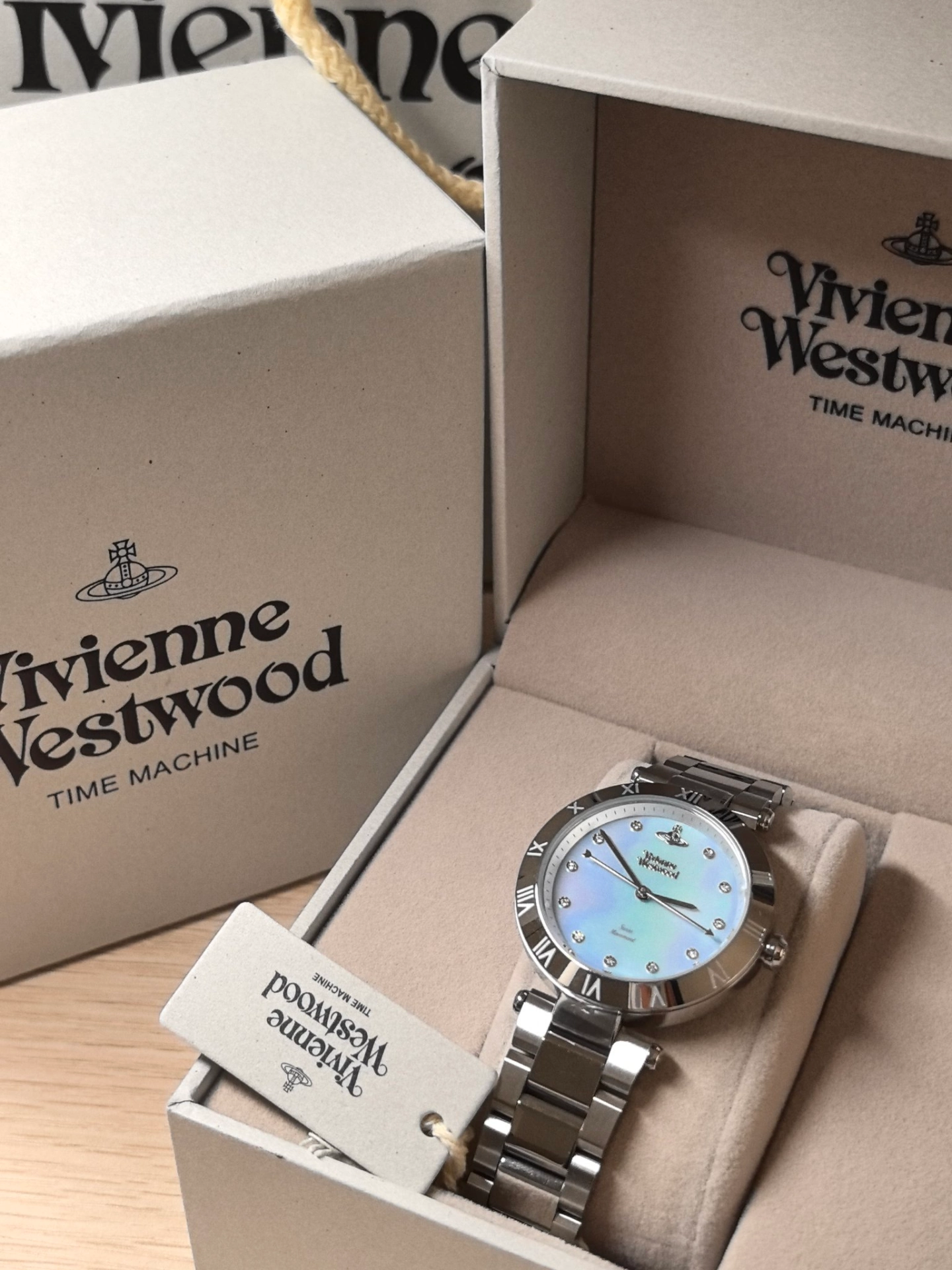 custom review-Vivienne Westwood Простая и элегантная коллекция Наручные часы Кварцевый механизм Ремешок из нержавеющей стали