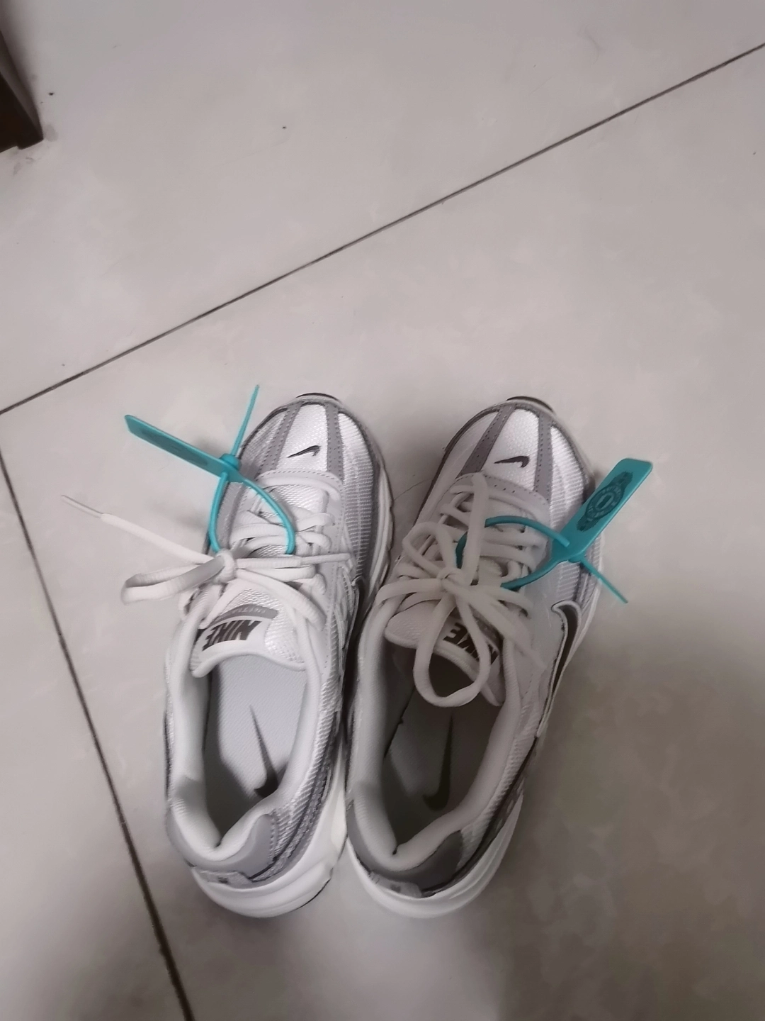 custom review-Nike Initiator Slip Resistant Abrasion Resistant Дышащий Низкий Топ Беговые кроссовки Женские Серый Белый