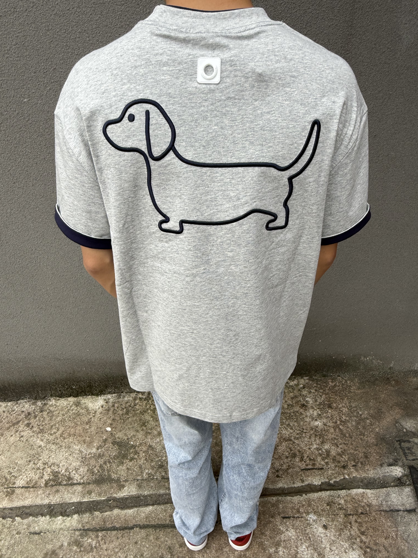 ootd 小狗刺绣图案t恤!