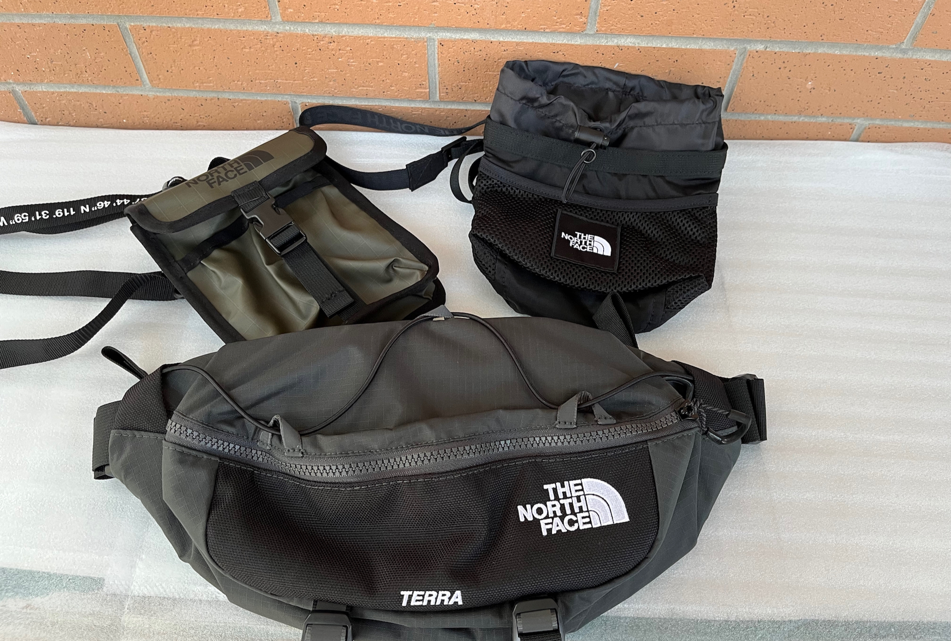 男大 女大都能买得起的北面挎包