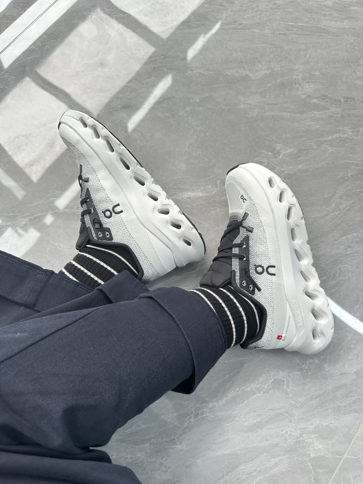 custom review-On CLOUDTILT Амортизация Износостойкий Низкий Топ Повседневная Обувь Женская Белый Черный