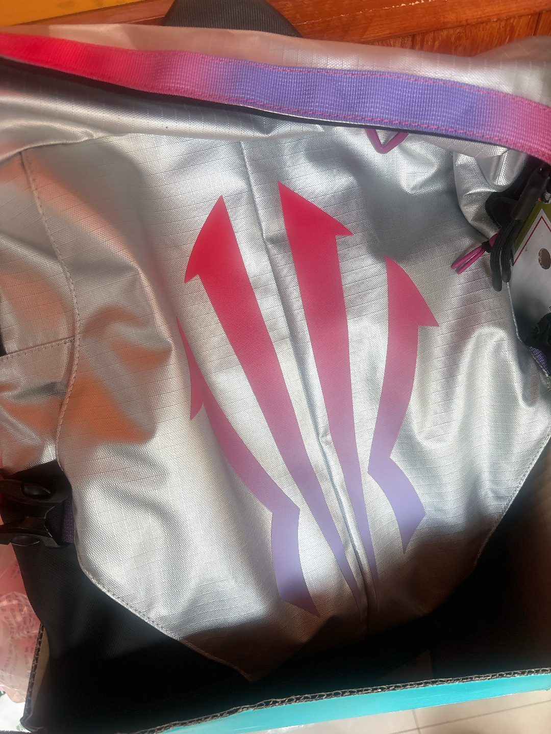 custom review-Anta Irving Collection ПУ (полиуретан) Радужный Рюкзак Стандартный (Standard) Унисекс Черный Серебристый