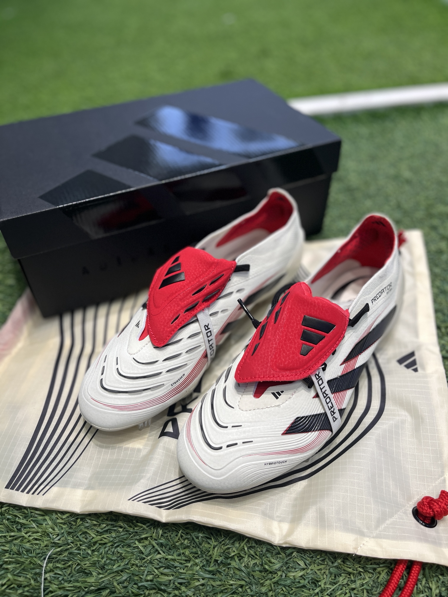 阿迪达斯adidas猎鹰系列顶级fg