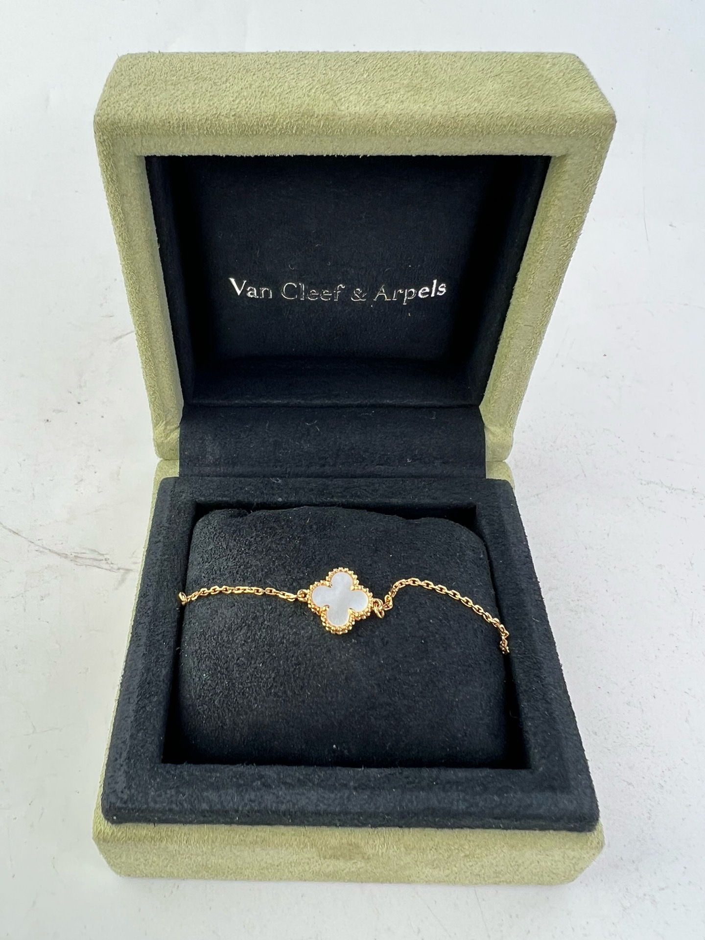 Реплики магазины часы-Van_Cloth_&amp;_Arpels2023 о