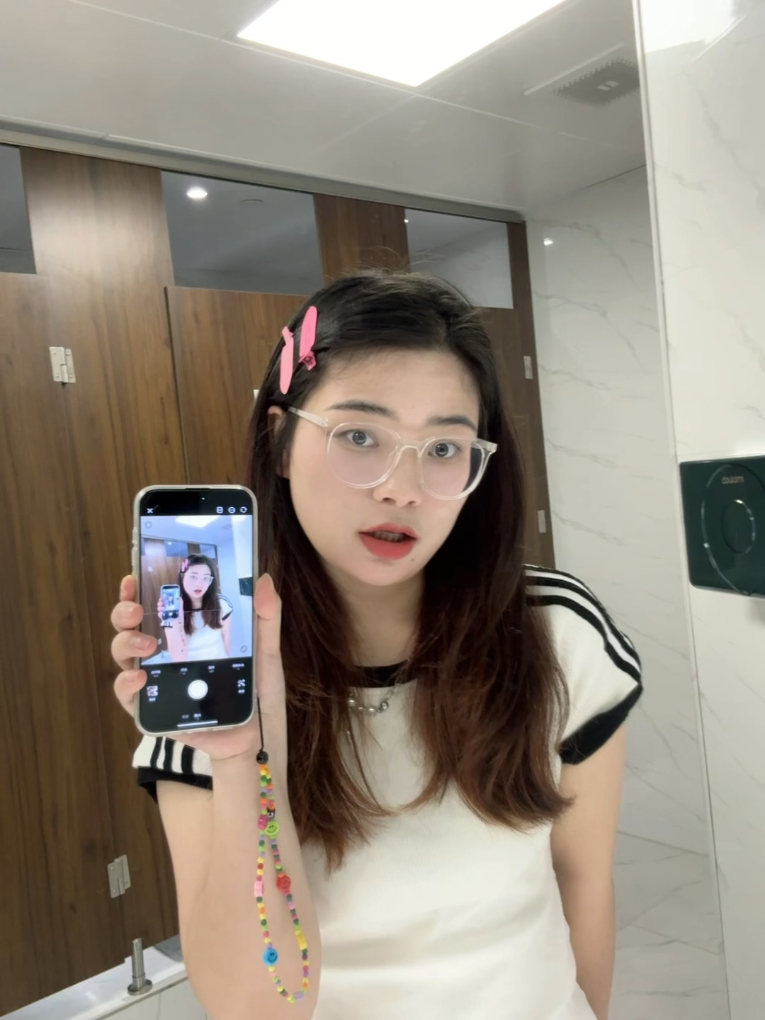 分享穿阿迪短袖时最喜欢的几张自拍