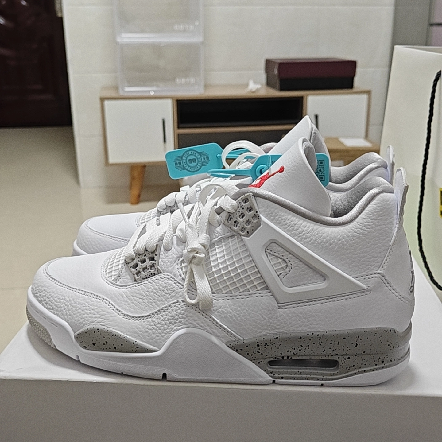 aj4白奥利