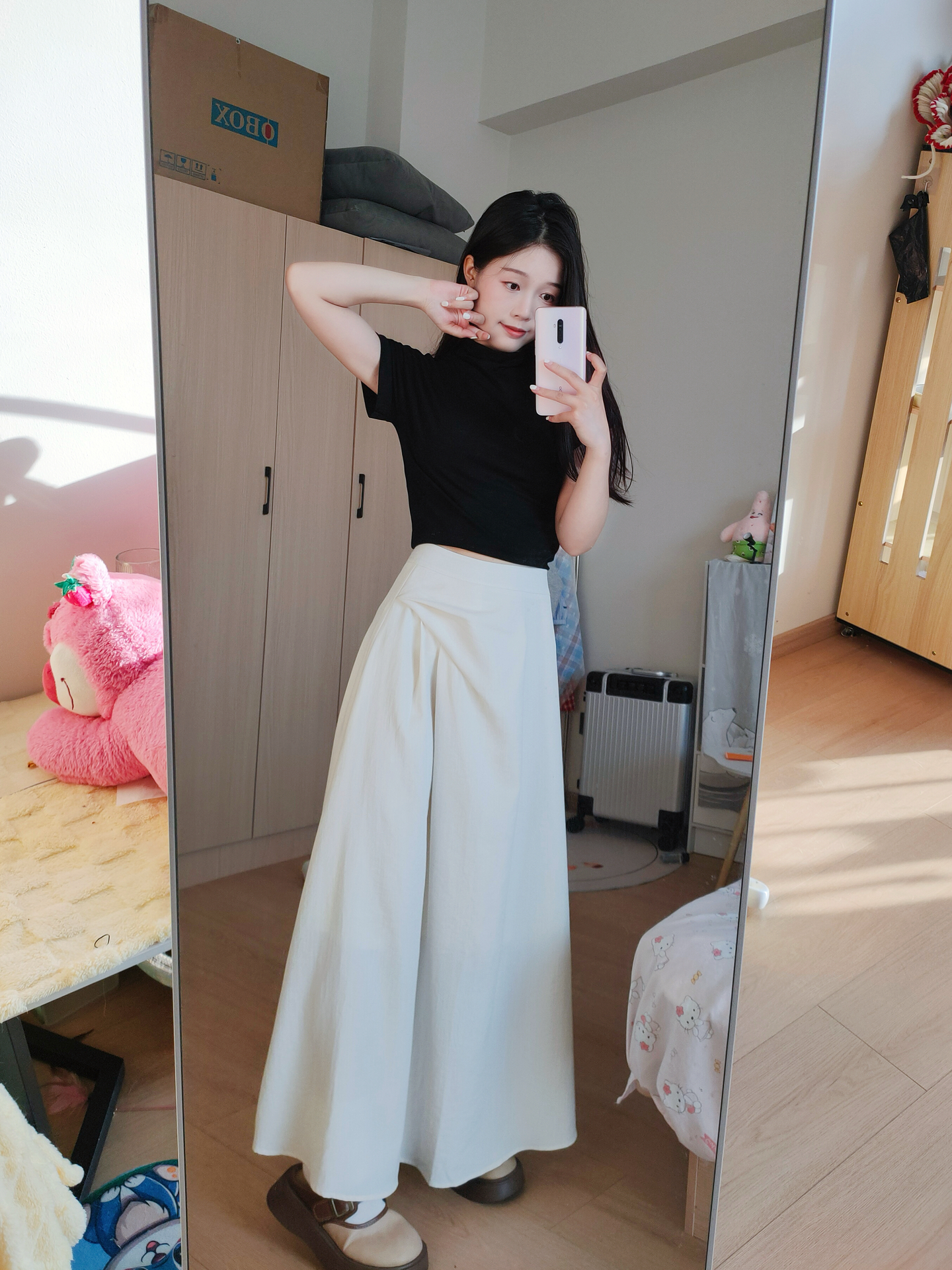 懒人直接不用想怎么搭配,套装一整套穿上,初恋感就来了,不费劲的快乐