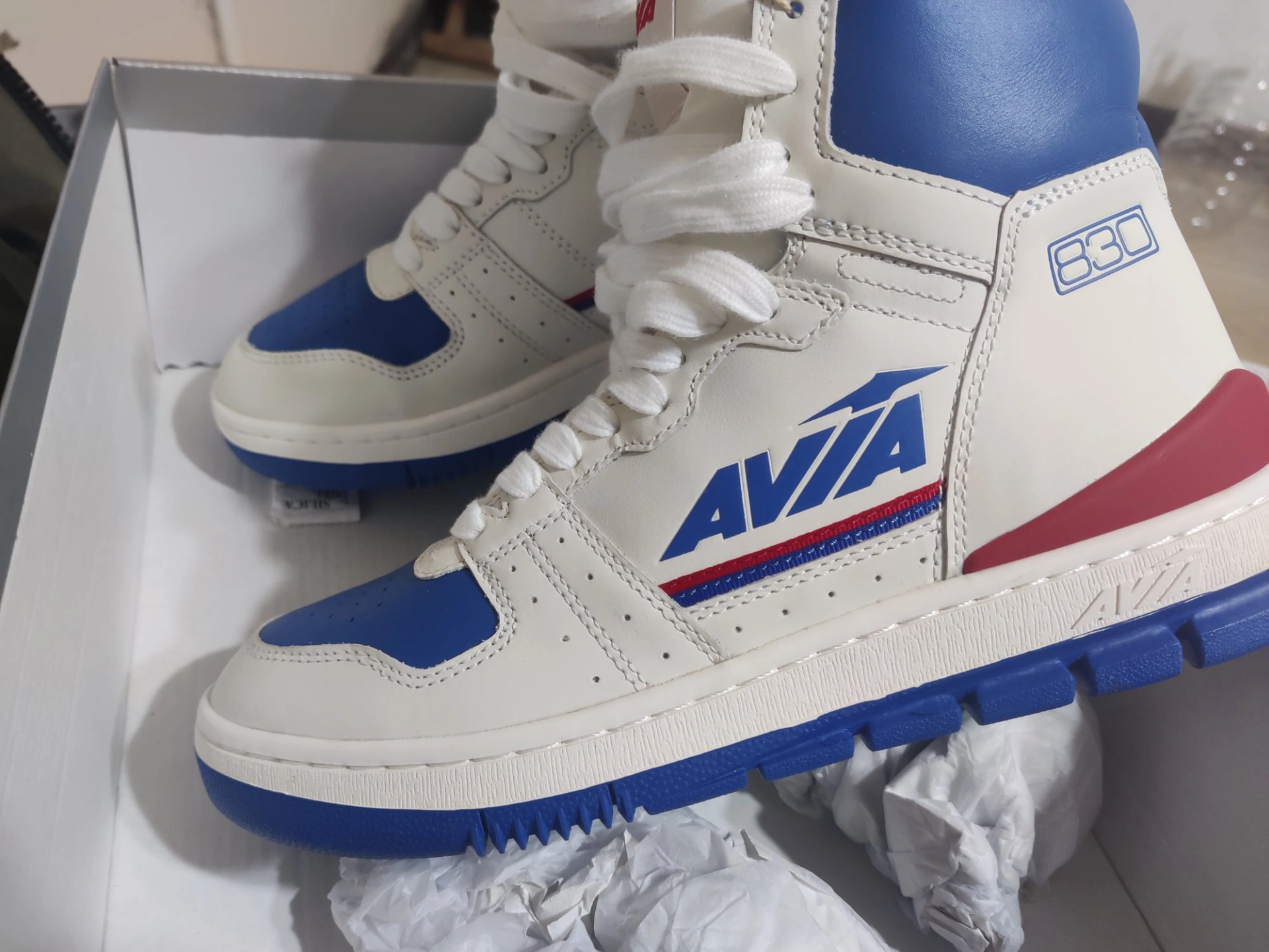 custom review-AVIA 830 Collection Противоскользящие Износостойкие Высокие Баскетбольные Кроссовки Мужские Белые Красные Синие