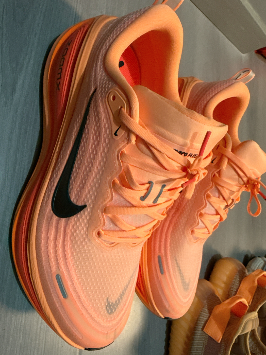 custom review-Nike Vomero Plus Low Топ ZOOMX Повседневные Беговые кроссовки для спринта Мужские Апельсиновые