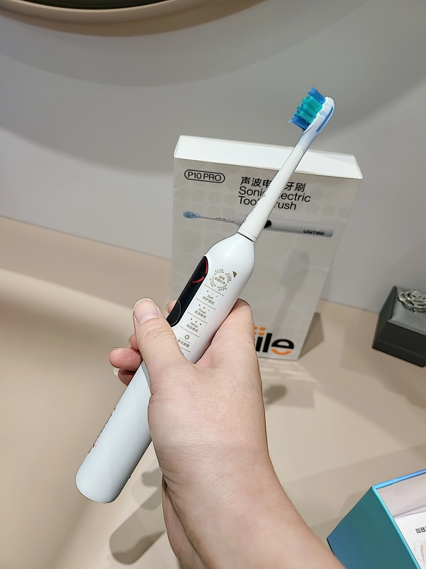 自购的 usmile 笑容加电动牙刷,用了才知道有多好用