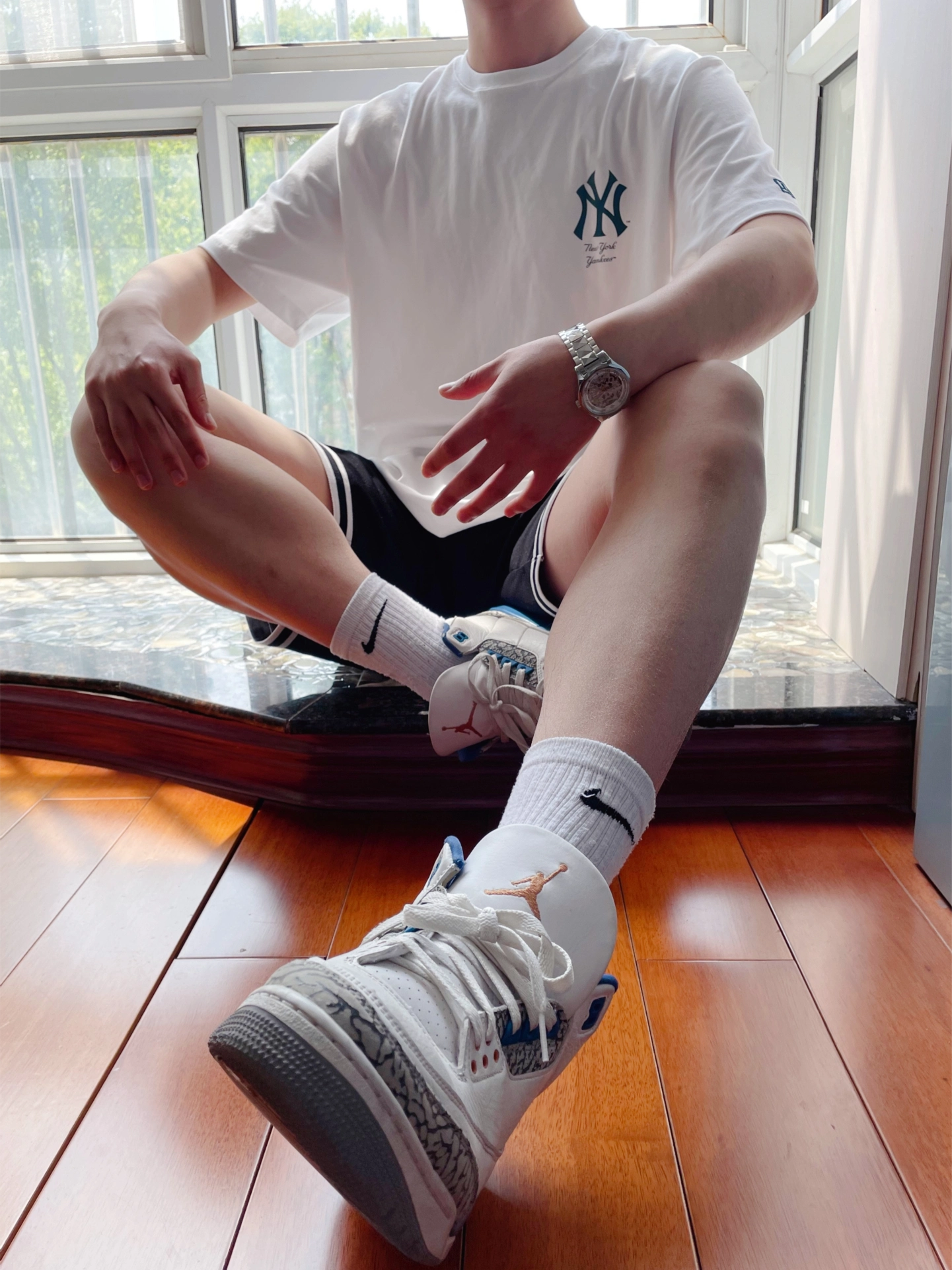 搭配一件美式短袖🌈
运动短裤和整体呼应一波🔥
aj3奇才我喜欢 7