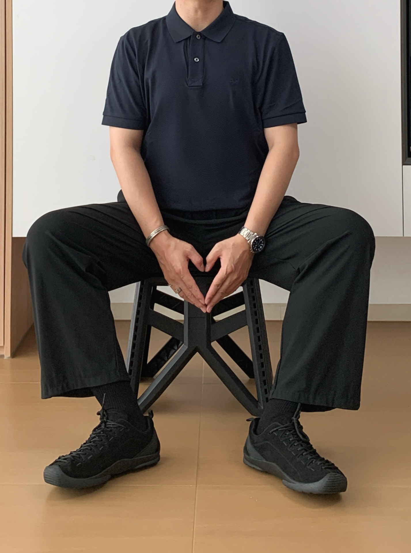 一米七男生高智感藏蓝polo衫黑色西裤黑武士休闲鞋穿搭