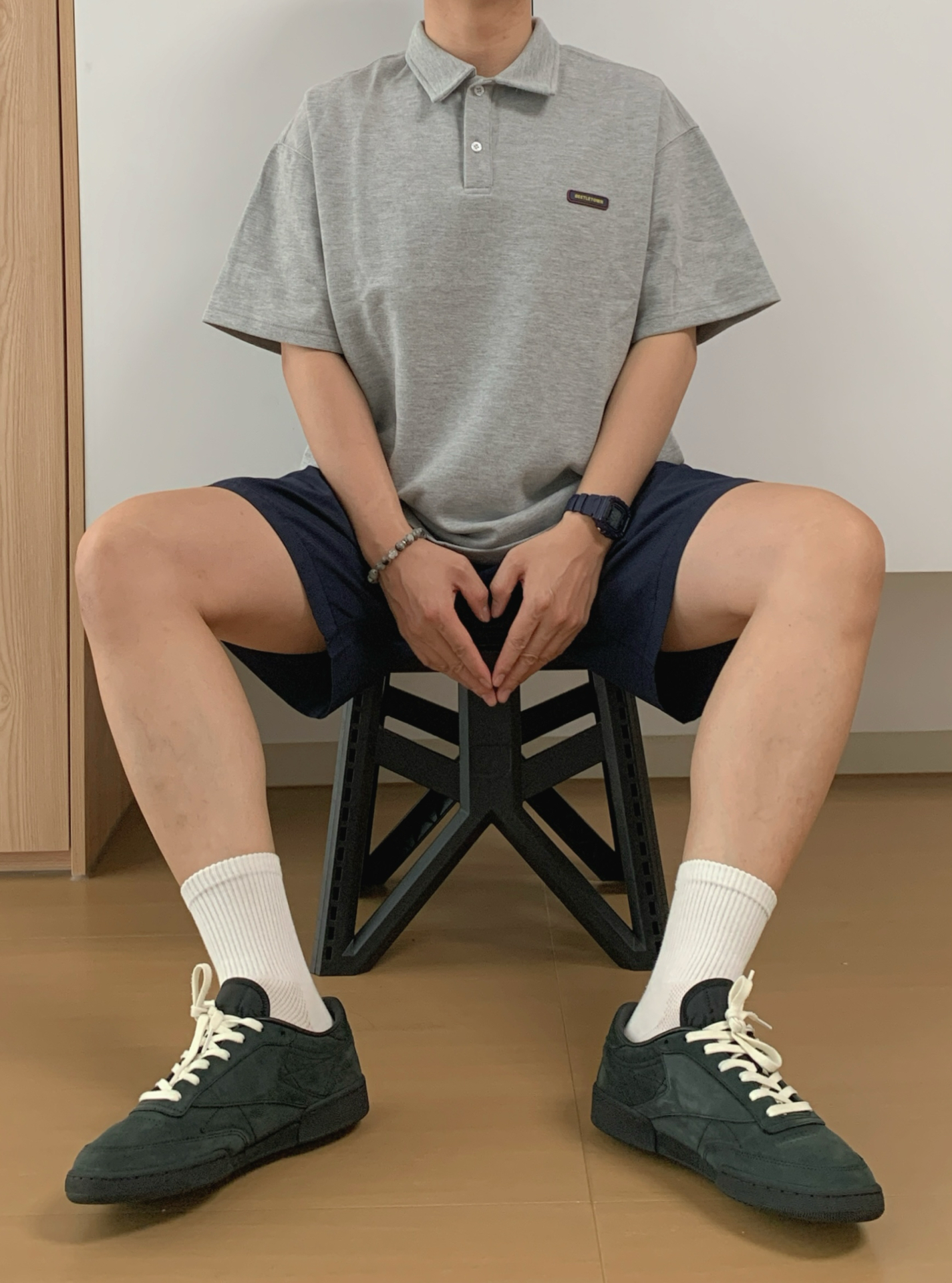 一米七男生花灰polo藏蓝速干短裤黑色麂皮板鞋穿搭