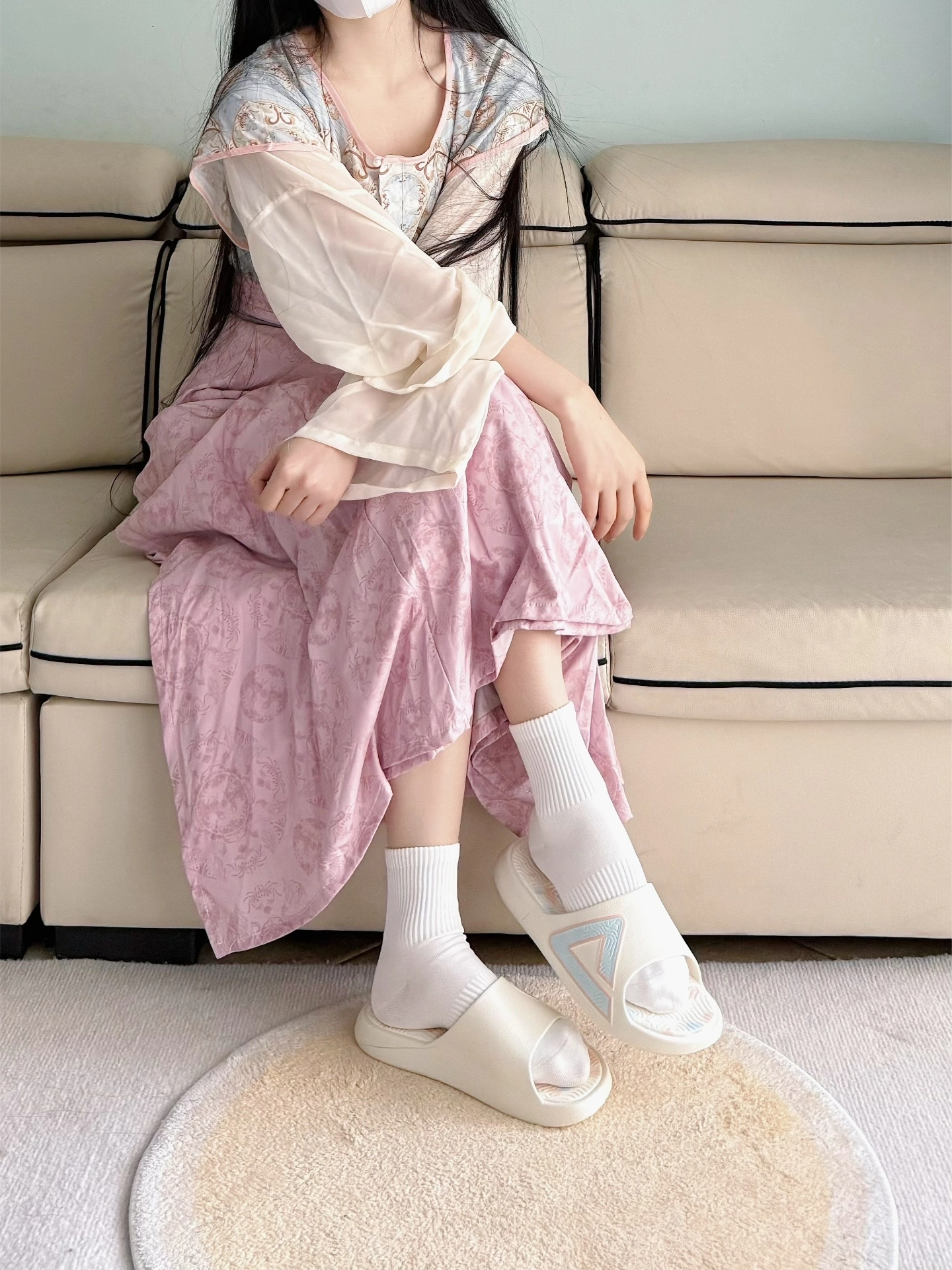 报告同学✨发现适合搭配汉服的是白色袜子