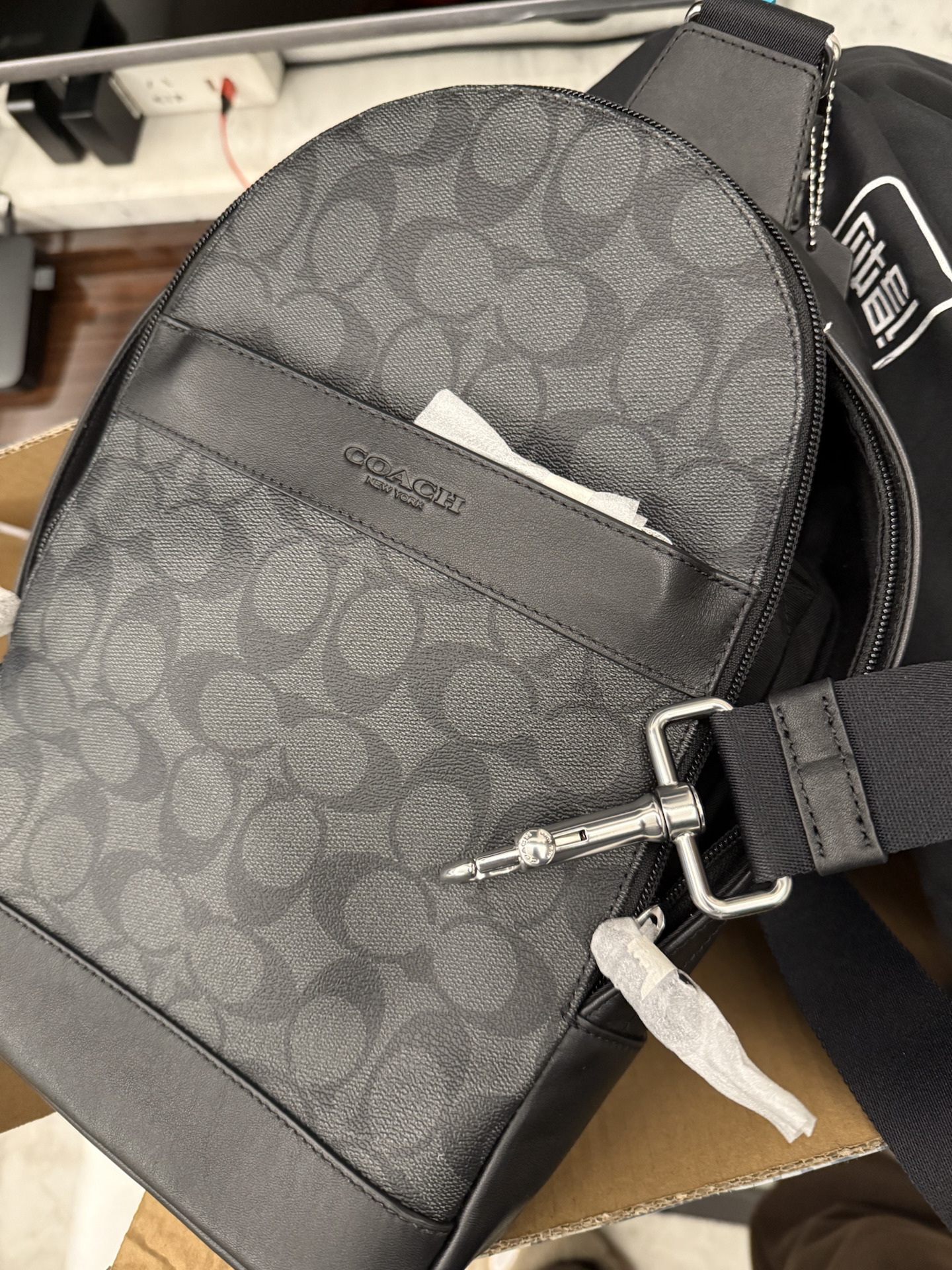 custom review-COACH Charles ПВХ Сумка через плечо Sling Сумка Маленькая Мужская Черная Серый