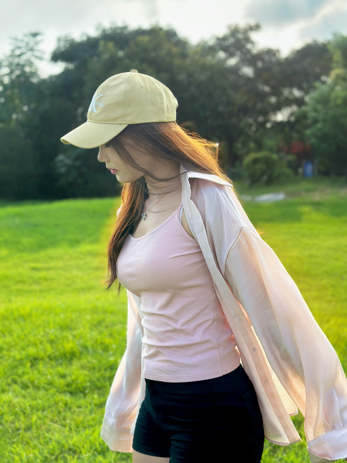 抓住夏天的尾巴一起去草坪拍美美的生命力照片吧优质内容训练营