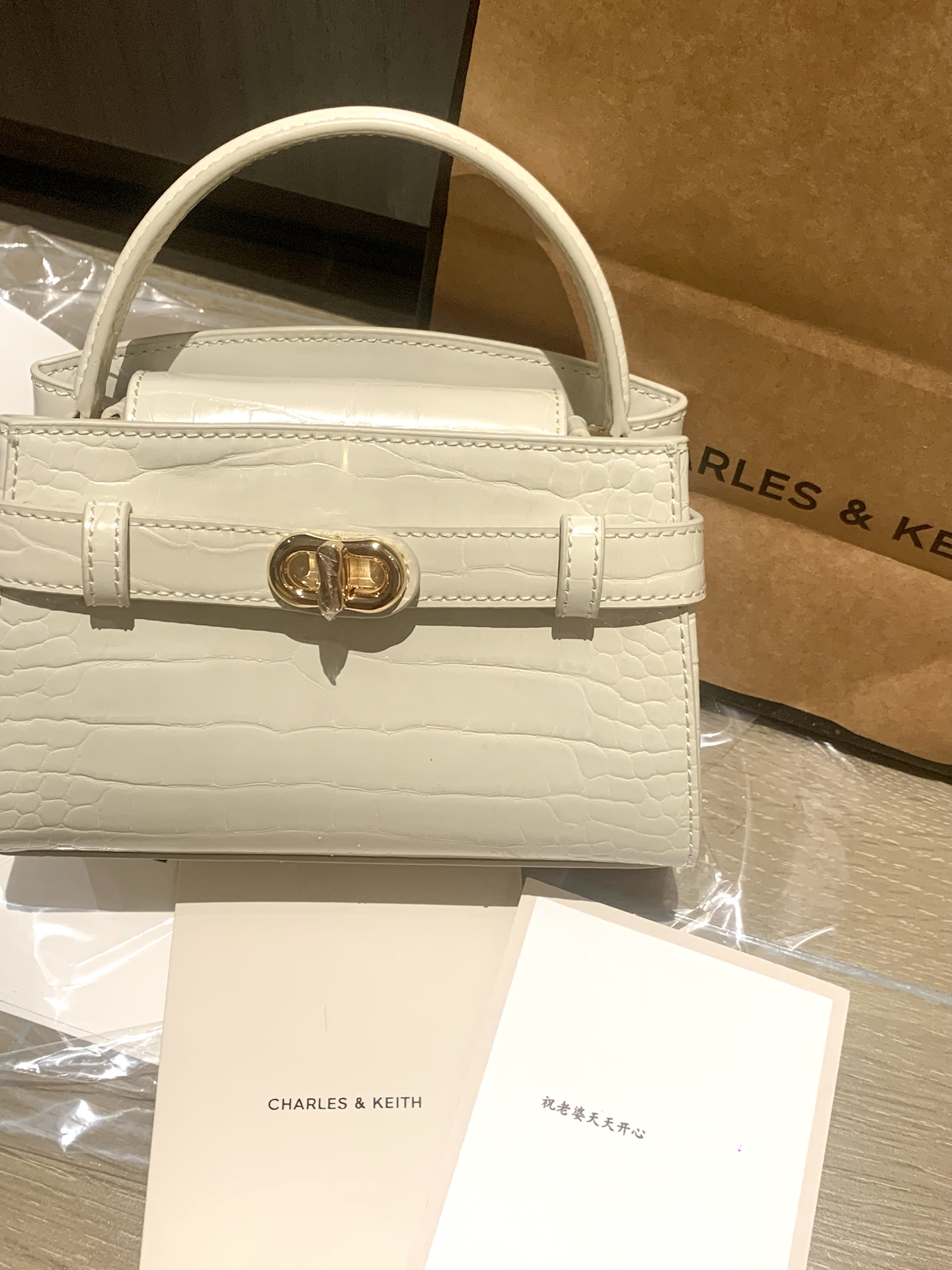 真心推荐这款小ck鳄鱼纹凯莉包,我自己用了快半年,到现在还是很喜欢