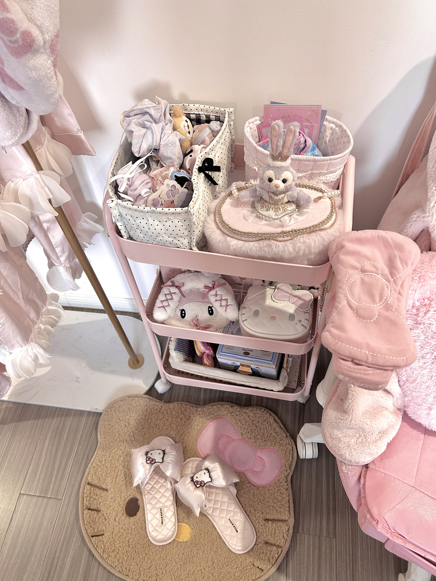 我的高颜值少女心化妆品
最喜欢粉粉嫩嫩的彩妆了
#女生的化妆桌上都