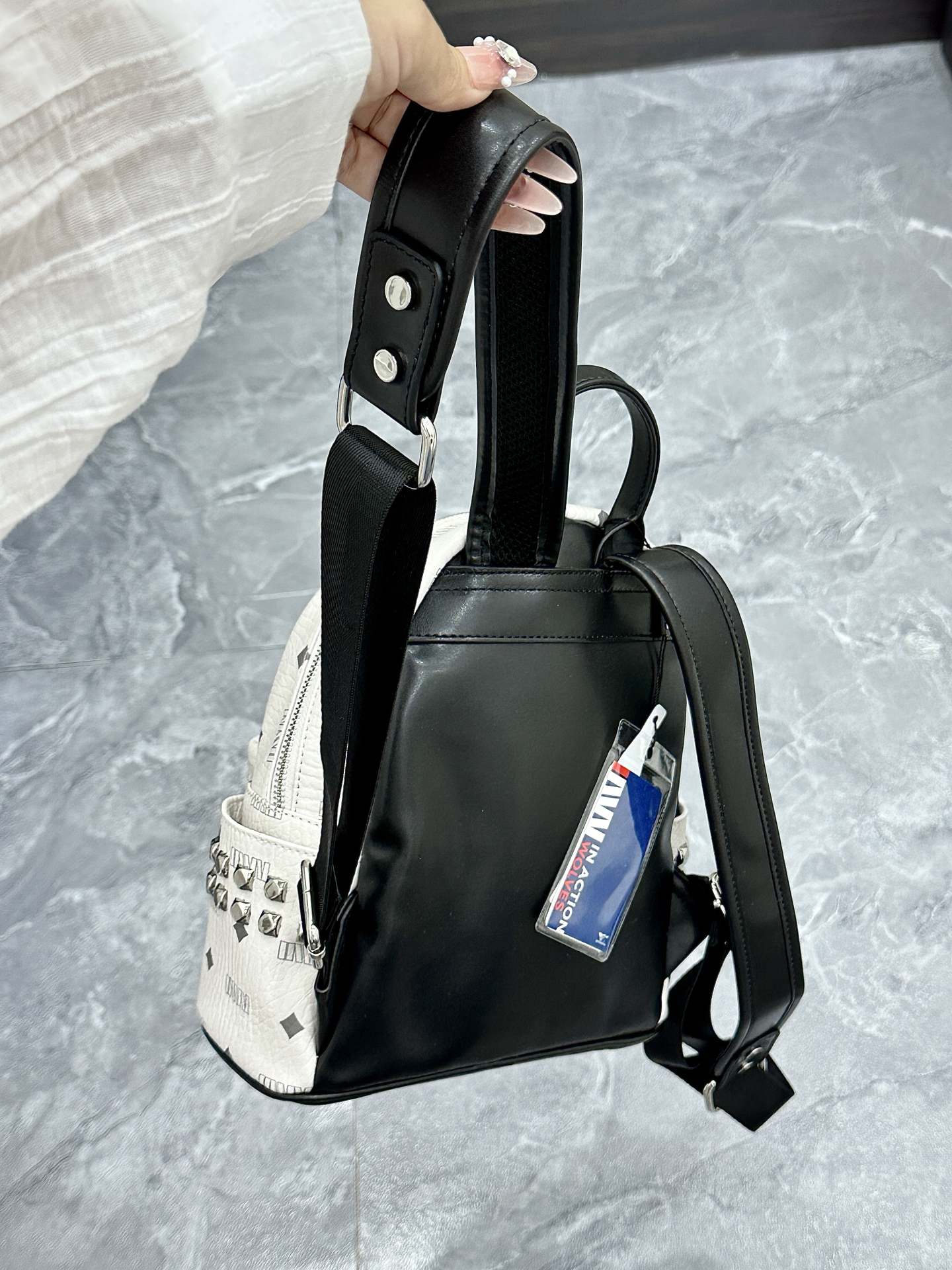 放假𝓽𝓲𝓶𝓮·和我的黑白双肩包cool的去旅游!