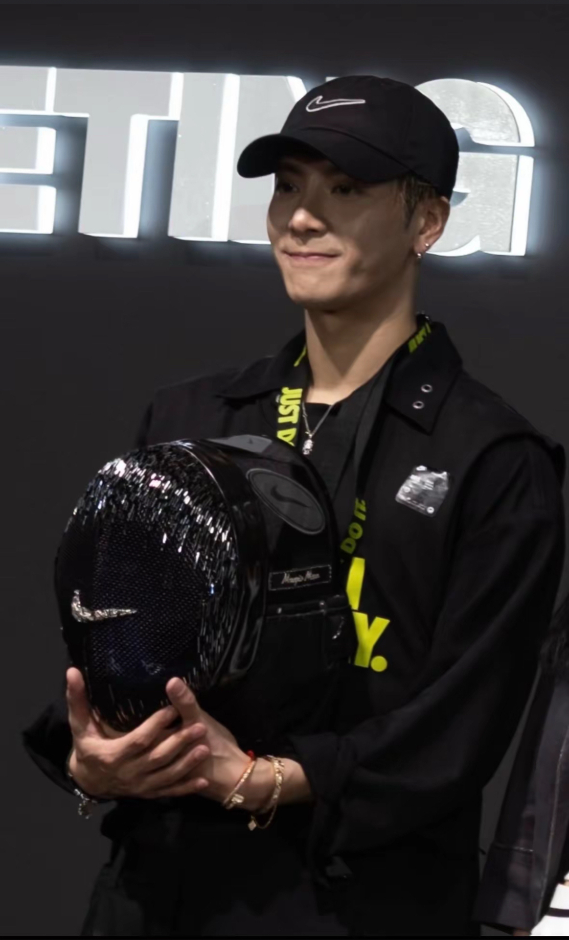 王嘉尔同款nike鸭舌帽,百搭神帽速来抢!