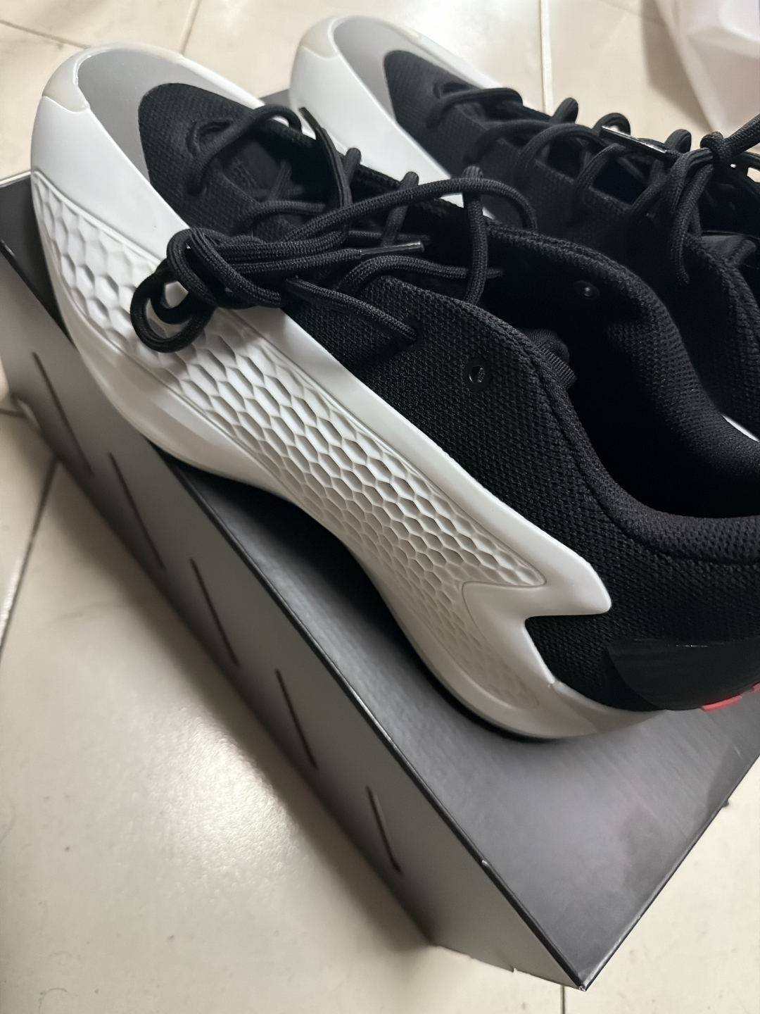 custom review-Adidas Slip-resistant Abrasion-resistant Breathable Low-Top Basketball Shoes Men's White Black Red Adidas Противоскользящие Устойчивые к истиранию Дышащие Низкие Баскетбольные Кроссовки Мужские Белый Черный Красный