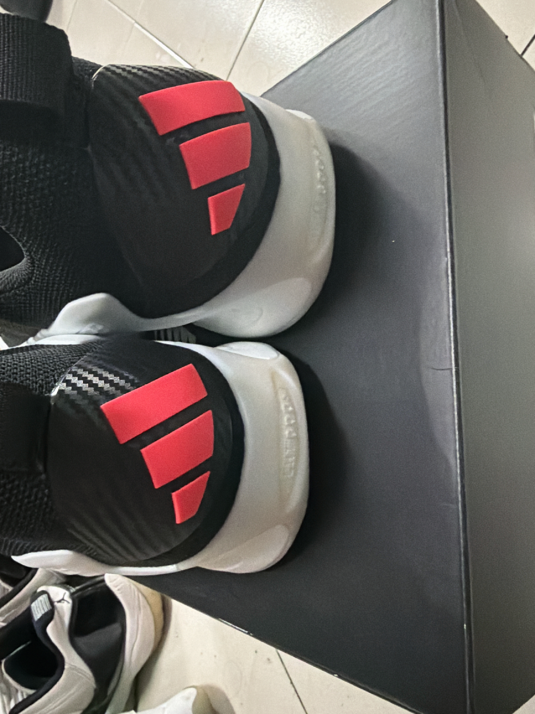 custom review-Adidas Slip-resistant Abrasion-resistant Breathable Low-Top Basketball Shoes Men's White Black Red Adidas Противоскользящие Устойчивые к истиранию Дышащие Низкие Баскетбольные Кроссовки Мужские Белый Черный Красный