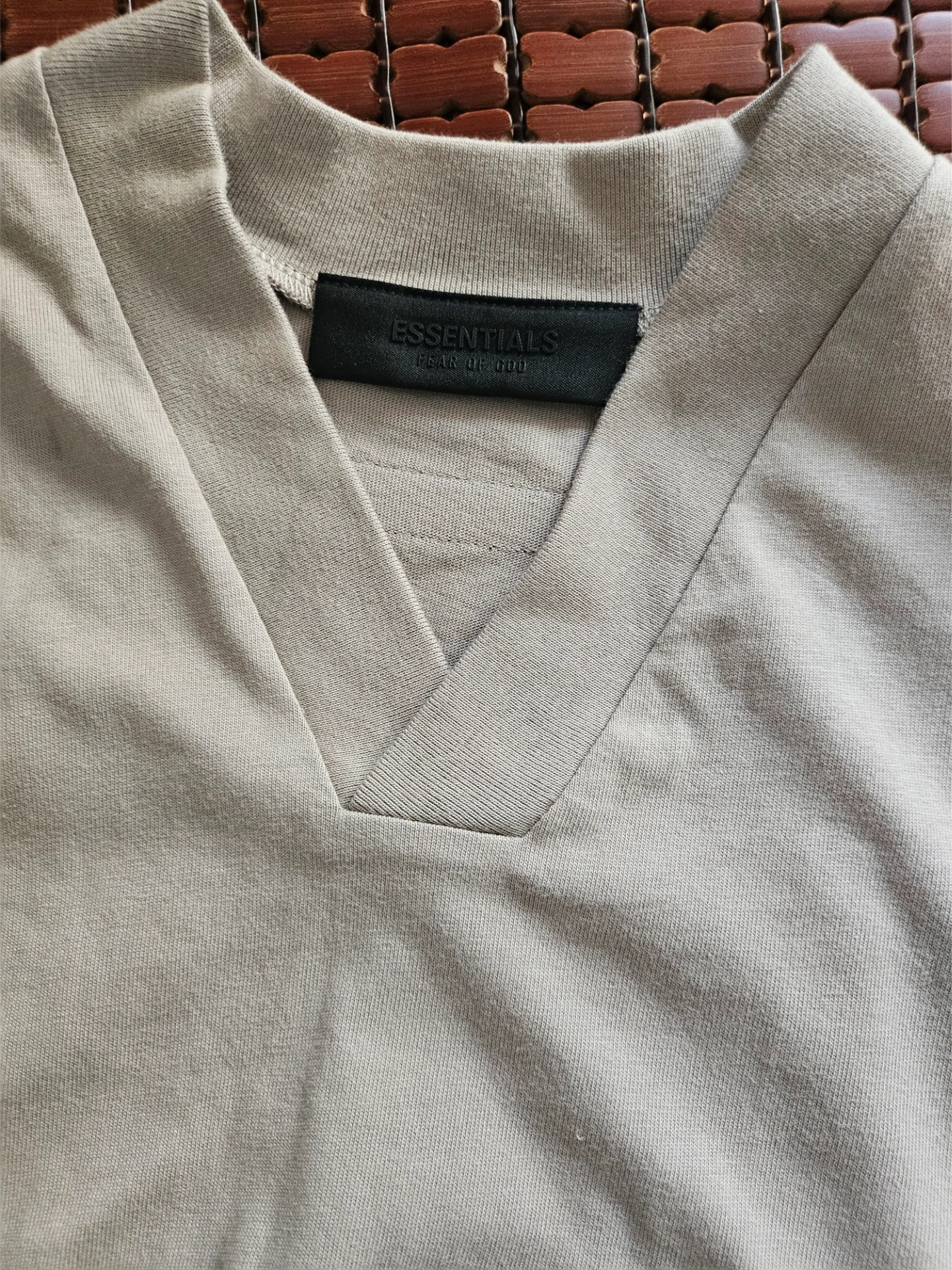 custom review-Fear of God Essentials SS24 Drop2 V-Neck T-Shirt T-Shirt Men's Grey Turn
