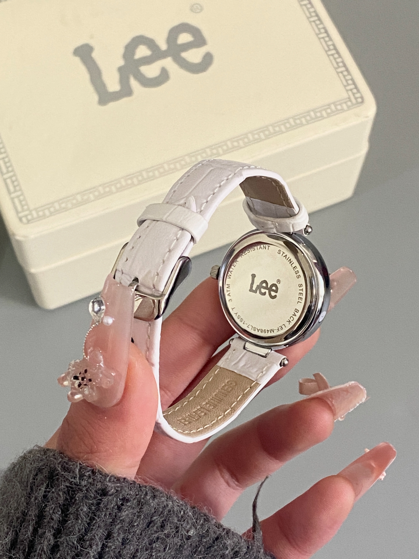 女孩子的手表 lee还是可以滴!