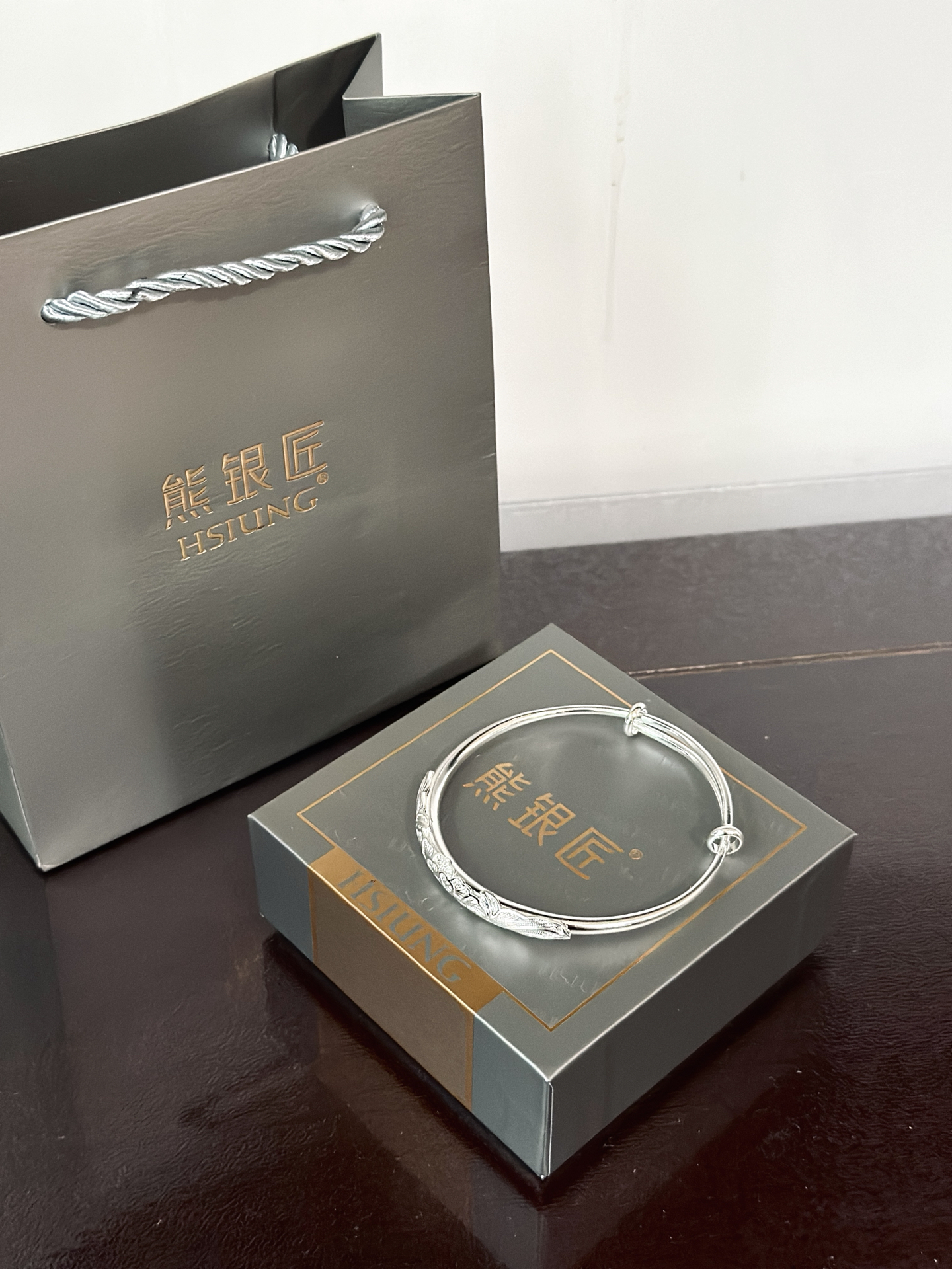 母亲节不如送妈妈这款银手镯!