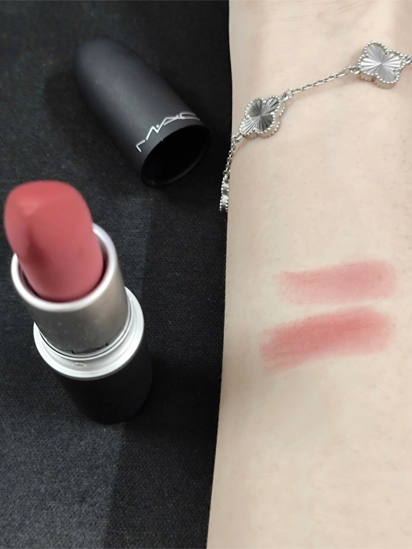 mac这根口红好嫩啊.简直就是韩女天菜