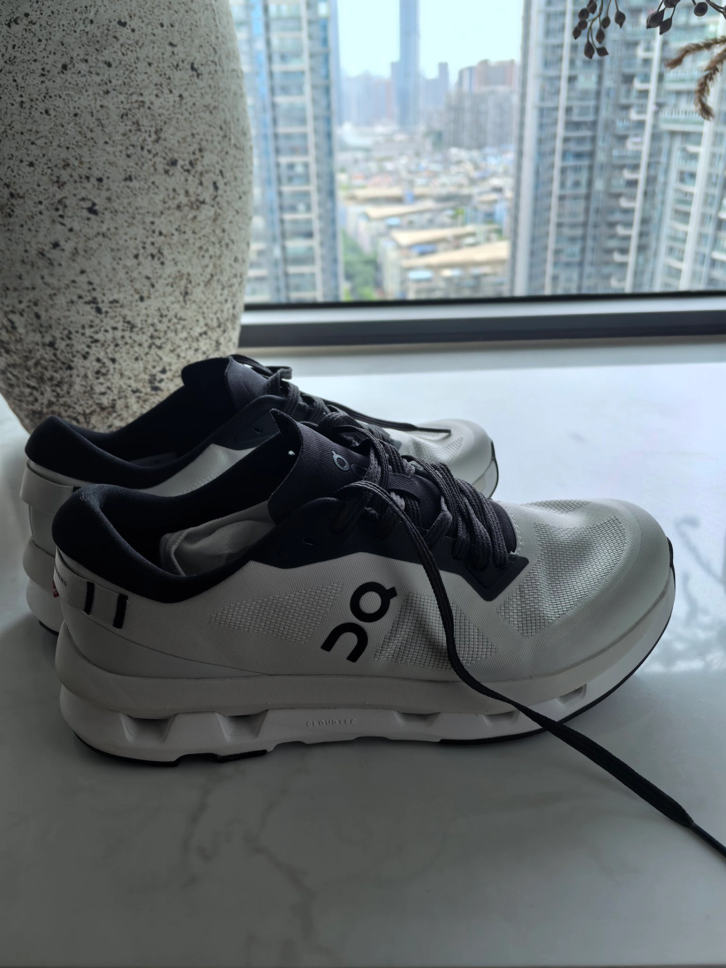 custom review-On Cloudzone Амортизация Противоскользящие Поддержка Низкий Топ Беговые кроссовки Мужские Белый Черный