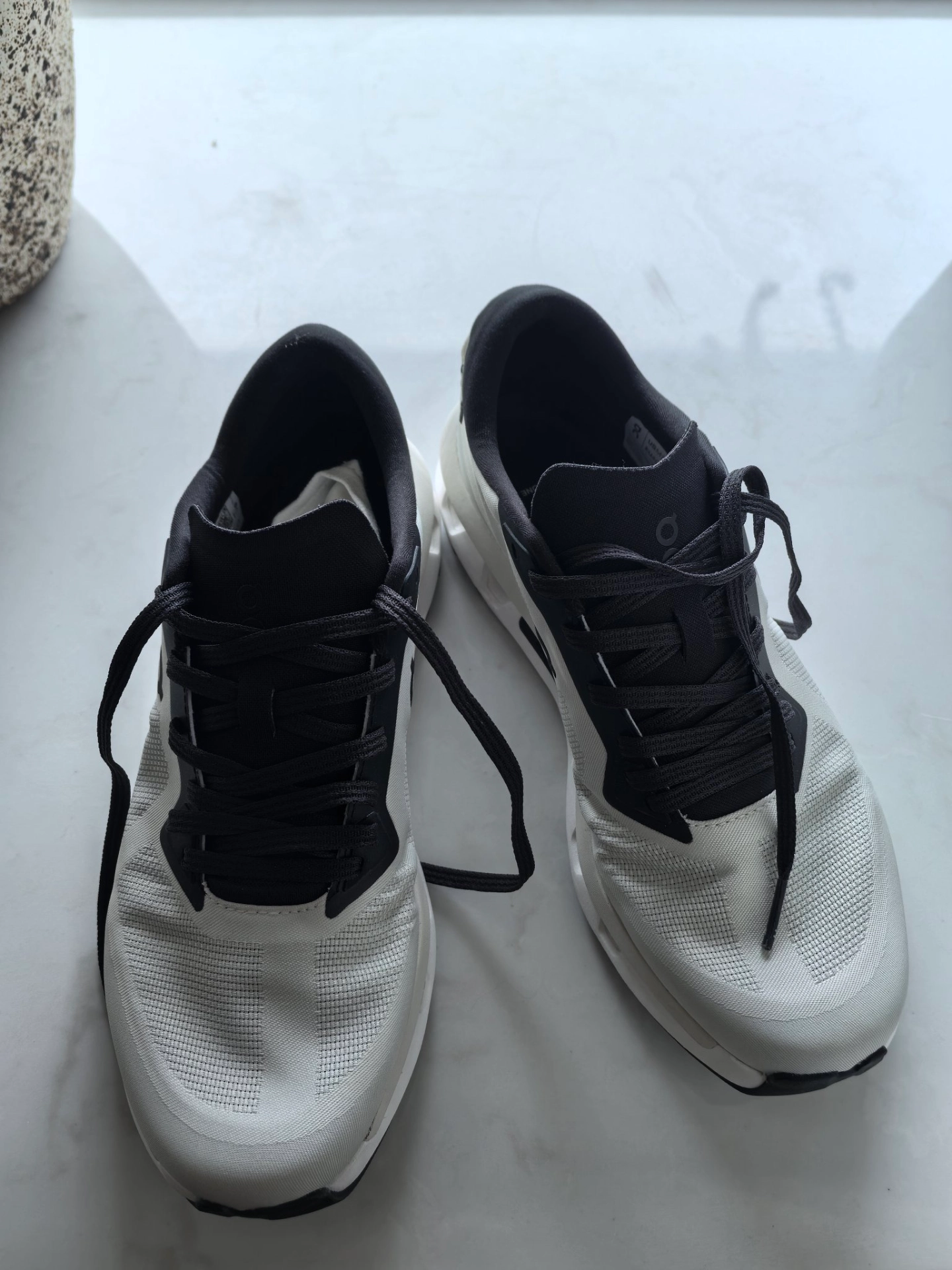 custom review-On Cloudzone Амортизация Противоскользящие Поддержка Низкий Топ Беговые кроссовки Мужские Белый Черный