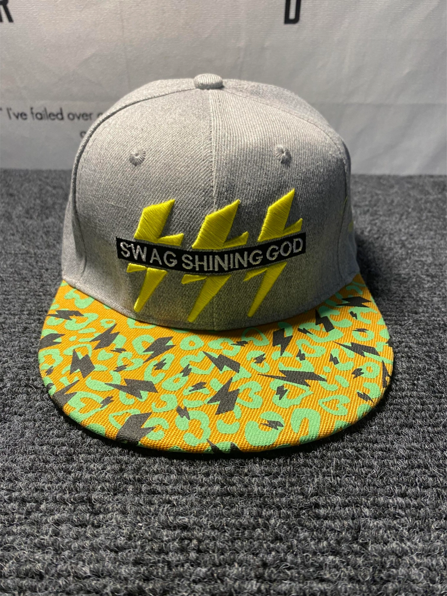 救命!这顶平檐闪电刺绣嘻哈帽也太炸街了吧!