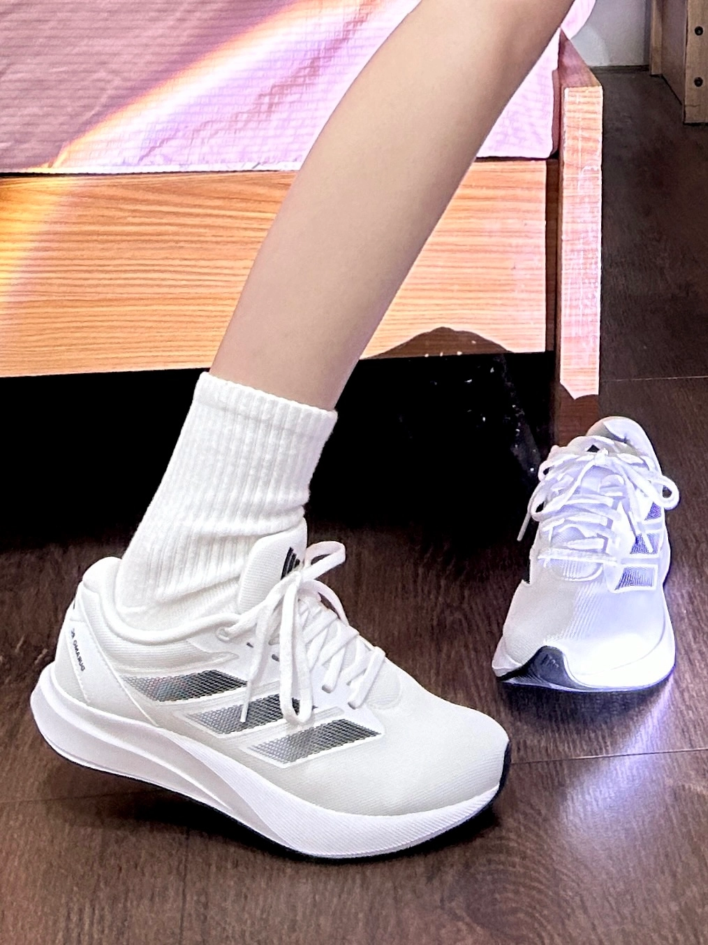 夏日通勤🎧一双白色跑鞋就够了