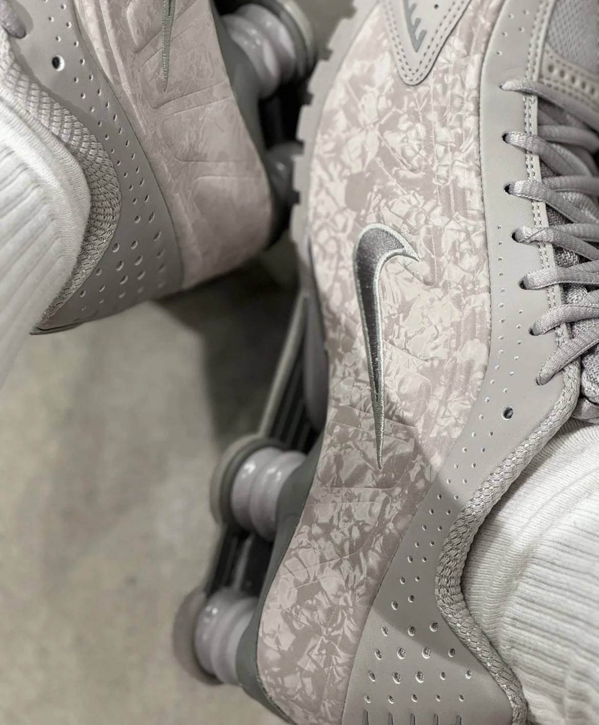 custom review-Nike Shox R4 Дышащая Поддержка Низкий Топ Повседневные Беговые Кроссовки Женские Серые