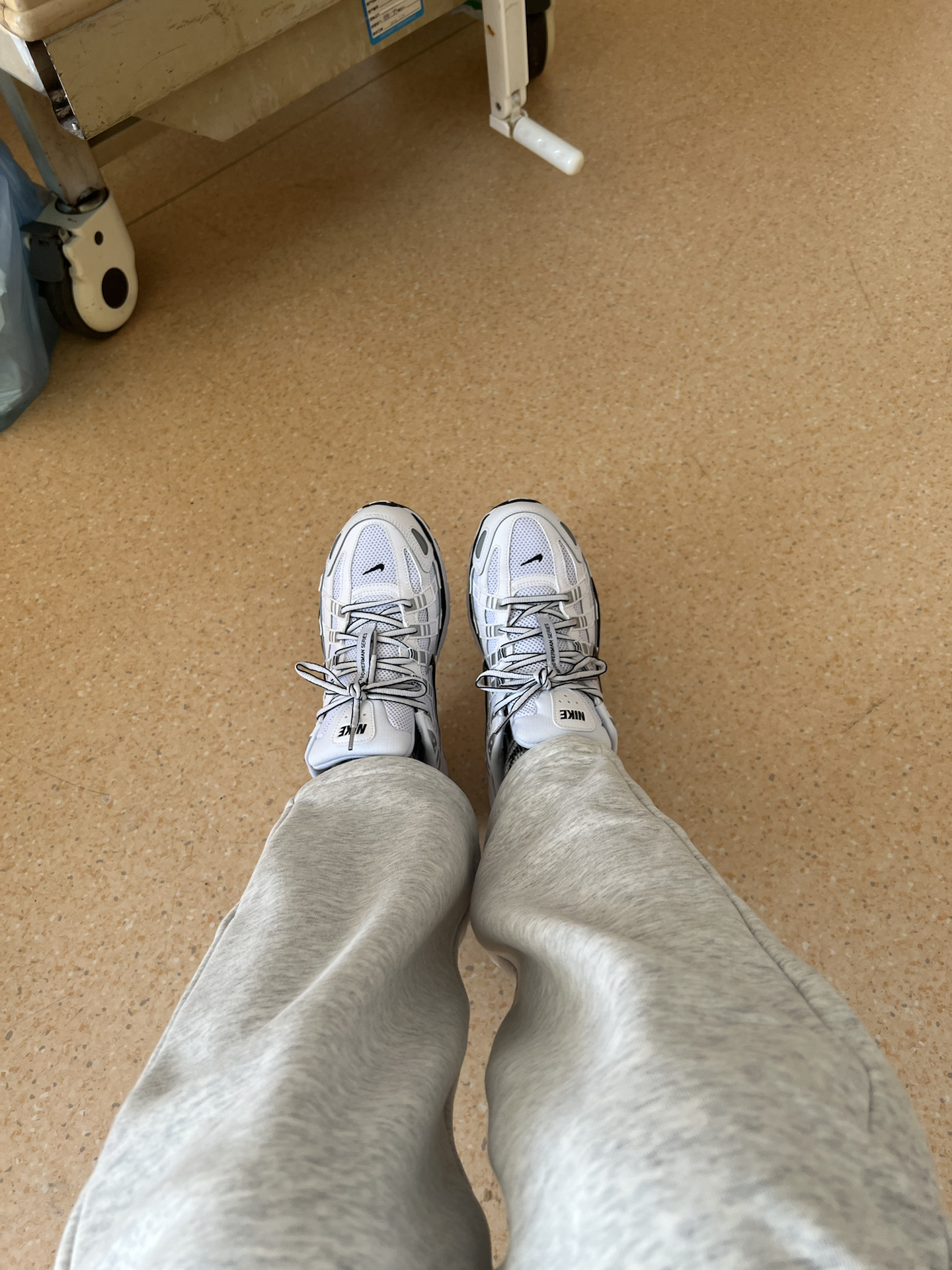 custom review-Nike P 6000 Slip Resistant Abrasion Resistant Low Top Casual City Commute Running Shoes Unisex Silver White Найк P 6000 Противоскользящий Устойчивый к истиранию Низкий Топ Повседневный Городской Коммутирование Беговые кроссовки Унисекс Серебряный Белый