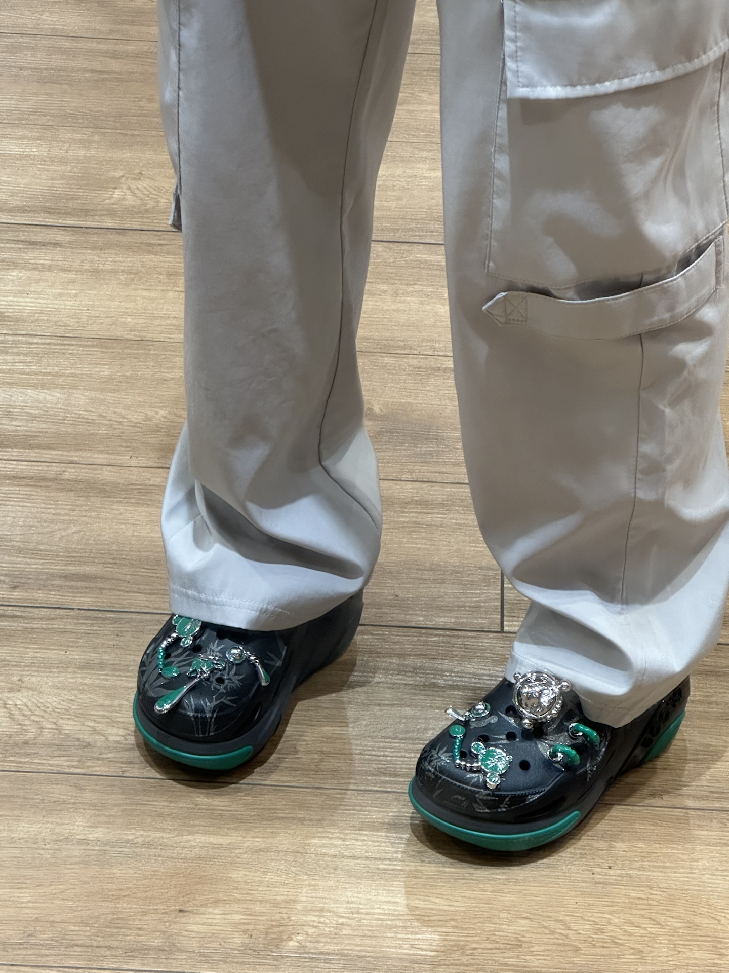 custom review-SKULLPANDA x Crocs Ink Night Bamboo Forest Sabo Unisex Black SKULLPANDA x Crocs Ink Night Bamboo Forest Sabo Унисекс Черный