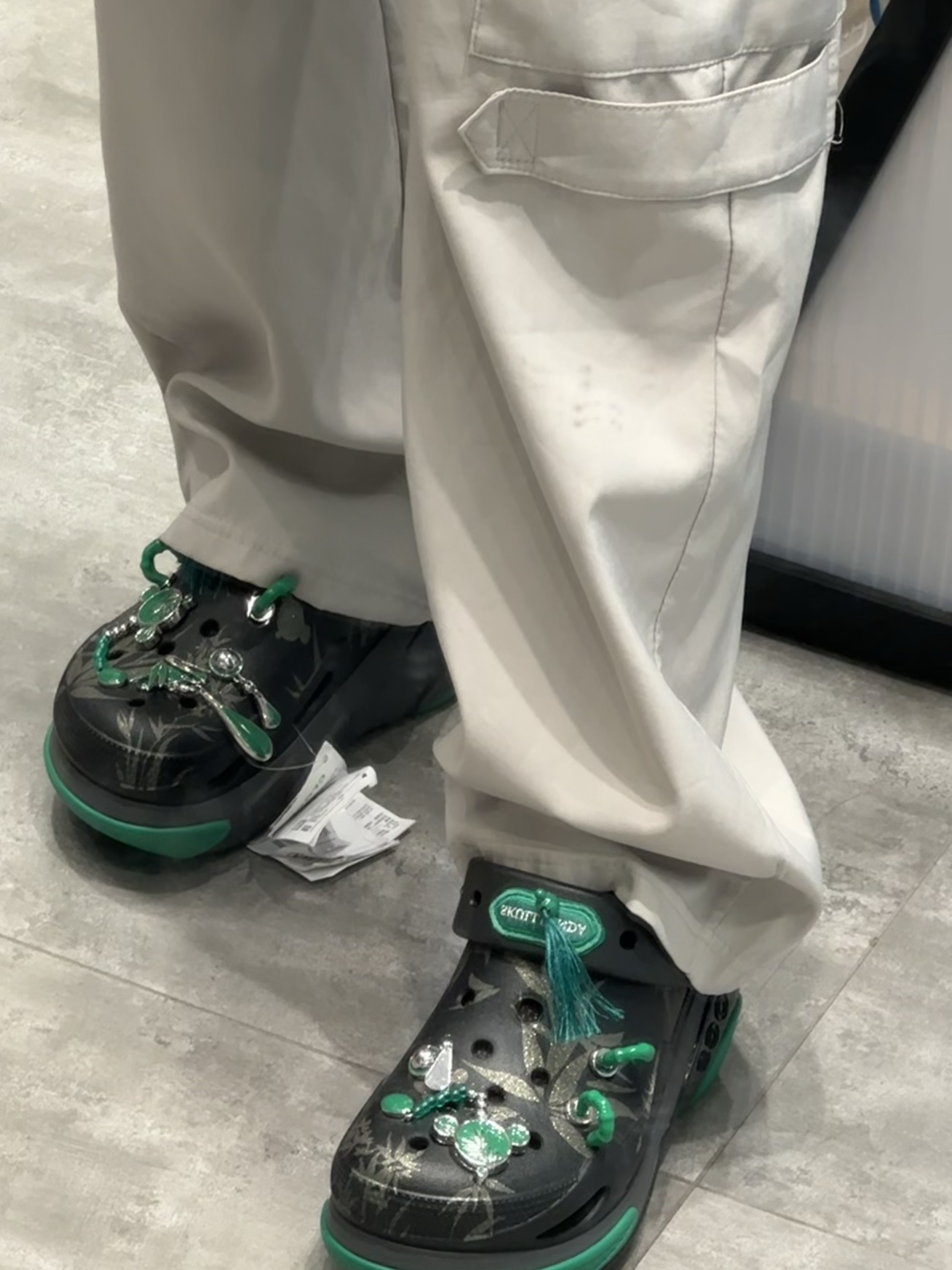 custom review-SKULLPANDA x Crocs Ink Night Bamboo Forest Sabo Unisex Black SKULLPANDA x Crocs Ink Night Bamboo Forest Sabo Унисекс Черный