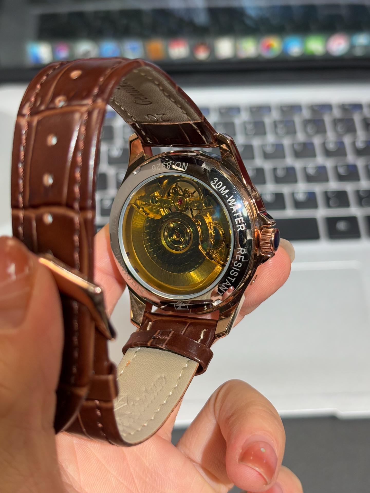 live/年终大采购!棕色皮带手表真是复古又时髦