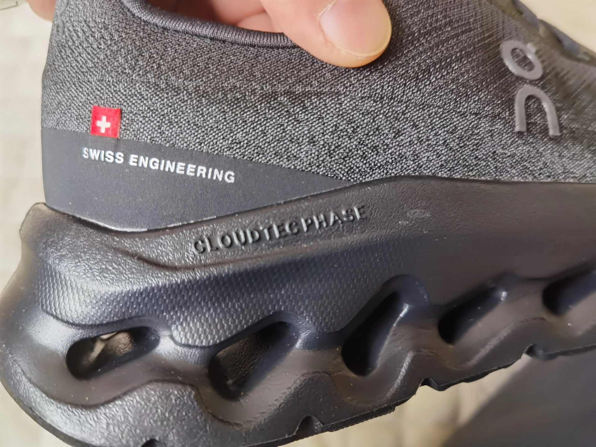 custom review-On CLOUDTILT Амортизация Низкий Топ Беговые кроссовки Мужской Черный