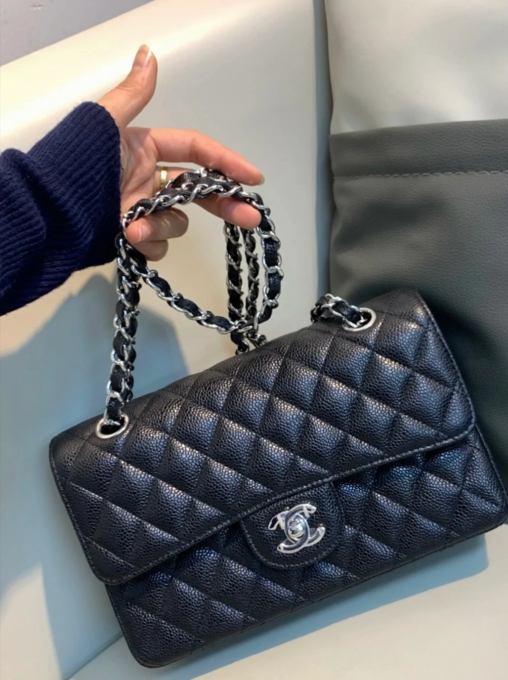 cf鱼子酱经典菱格chanel 22bag
