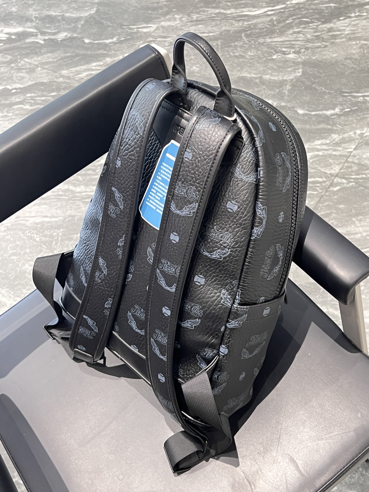 酷帅的黑色双肩包🎒毕业季旅游就靠它咯