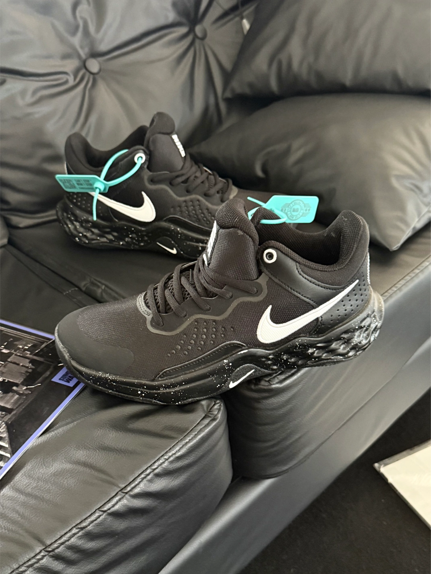 软弹抗扭的鞋底真的实战神器
#nike黑耀石 #好物分享高颜值耐克鞋🌹